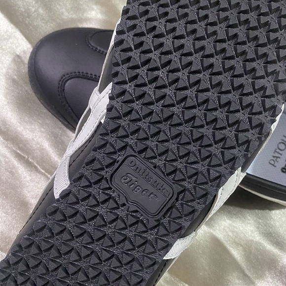 PATOU x Onitsuka Tiger Collaboration Black Flats - Picture 9 of 10